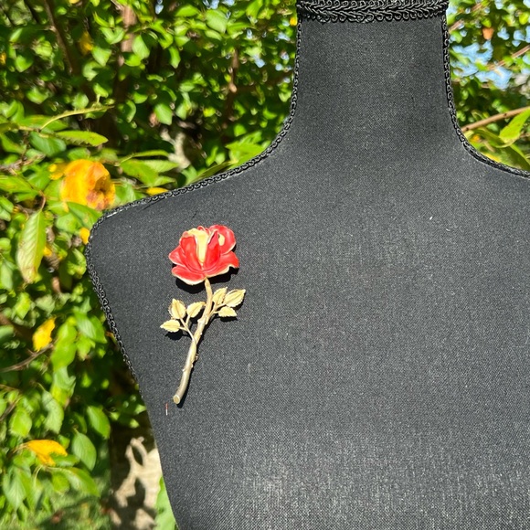 Vintage Red Rose Gold Pin brooch - Picture 4 of 13